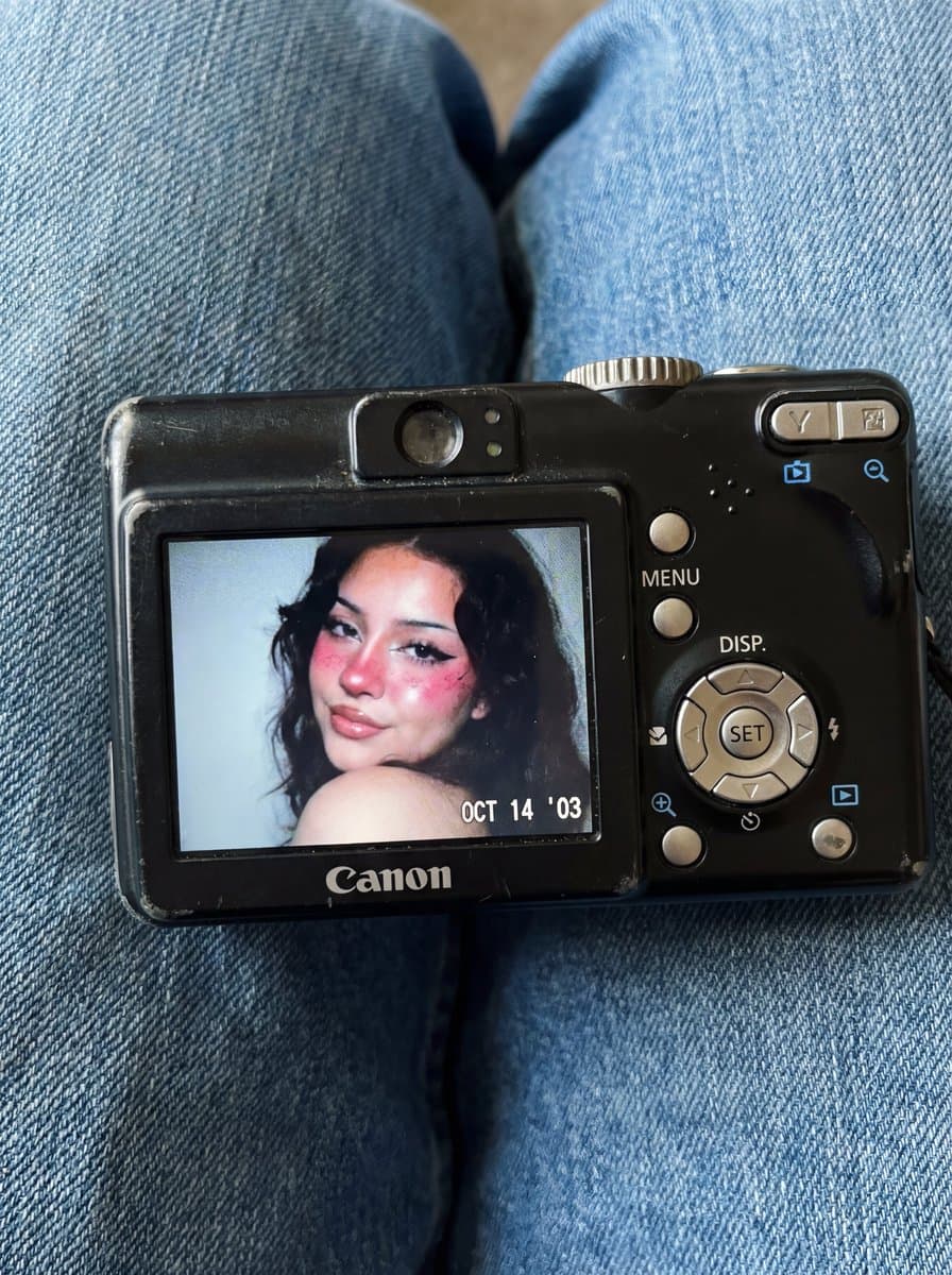 Vintage Digital Camera Portrait | Y2K Aesthetic & Nostalgia - Vintage Retro AI prompt